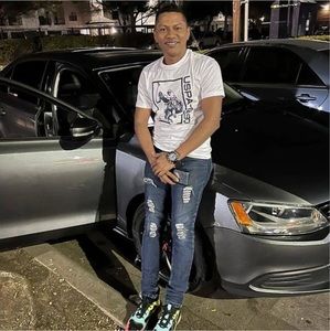 Meet your Posher, Bayron manuel